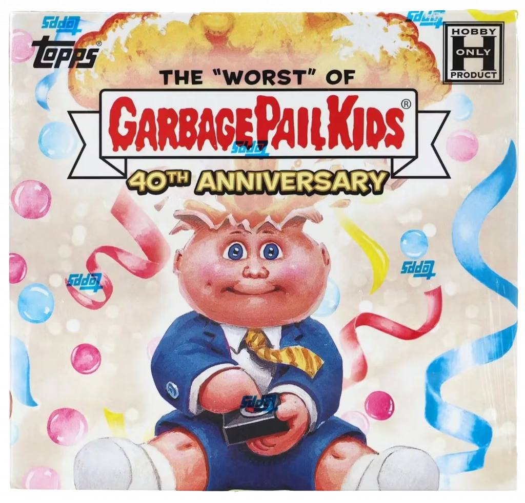 Image de la boîte collector “The Worst of Garbage Pail Kids – 40th Anniversary”, mettant en scène la mascotte Adam Bomb dans un style édulcoré, loin de la violence graphique des éditions originales.