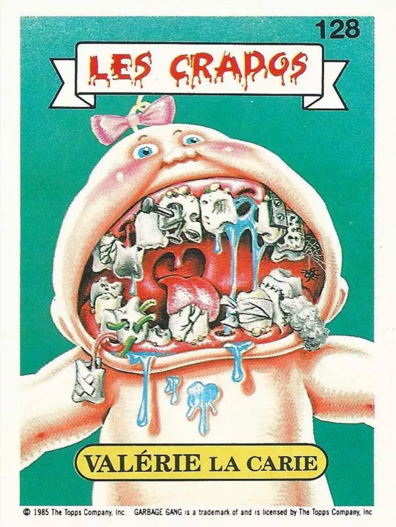 Carte Les Crados numéro 128 : Valérie la Carie, personnage féminin à la bouche grande ouverte révélant un chaos intérieur dentaire et organique grotesque, débordant de bave et de nourriture en décomposition.