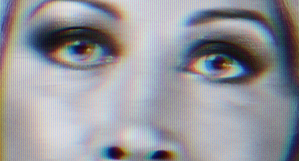Visage féminin dégradé effet écran CRT symbolisant la déshumanisation médiatique et la télé-réalité