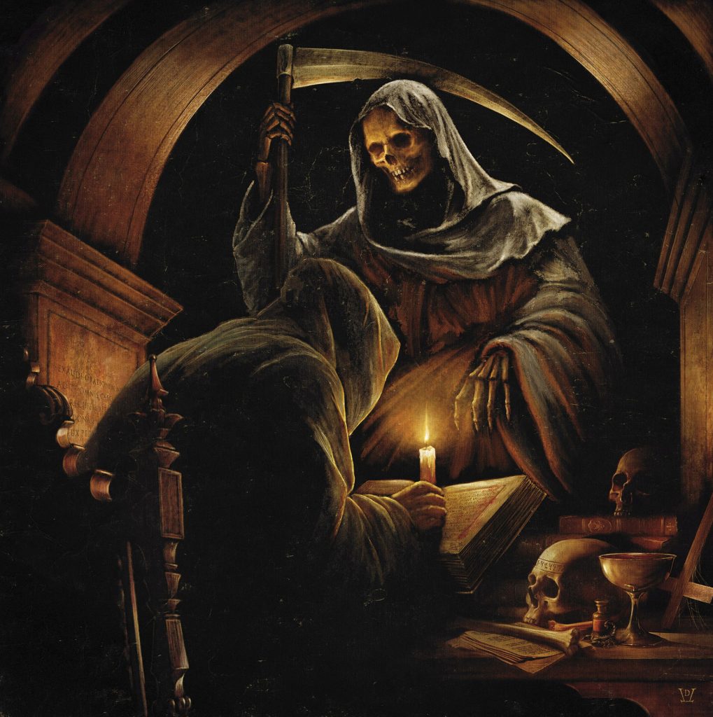 Illustration montrant une figure de la mort encapuchonnée tenant une faux, penchée au-dessus d’un scribe à sa table dans une scène intérieure éclairée à la chandelle.